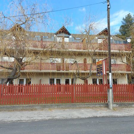 Margaréta Apartmanház Balatonlelle Esterno foto
