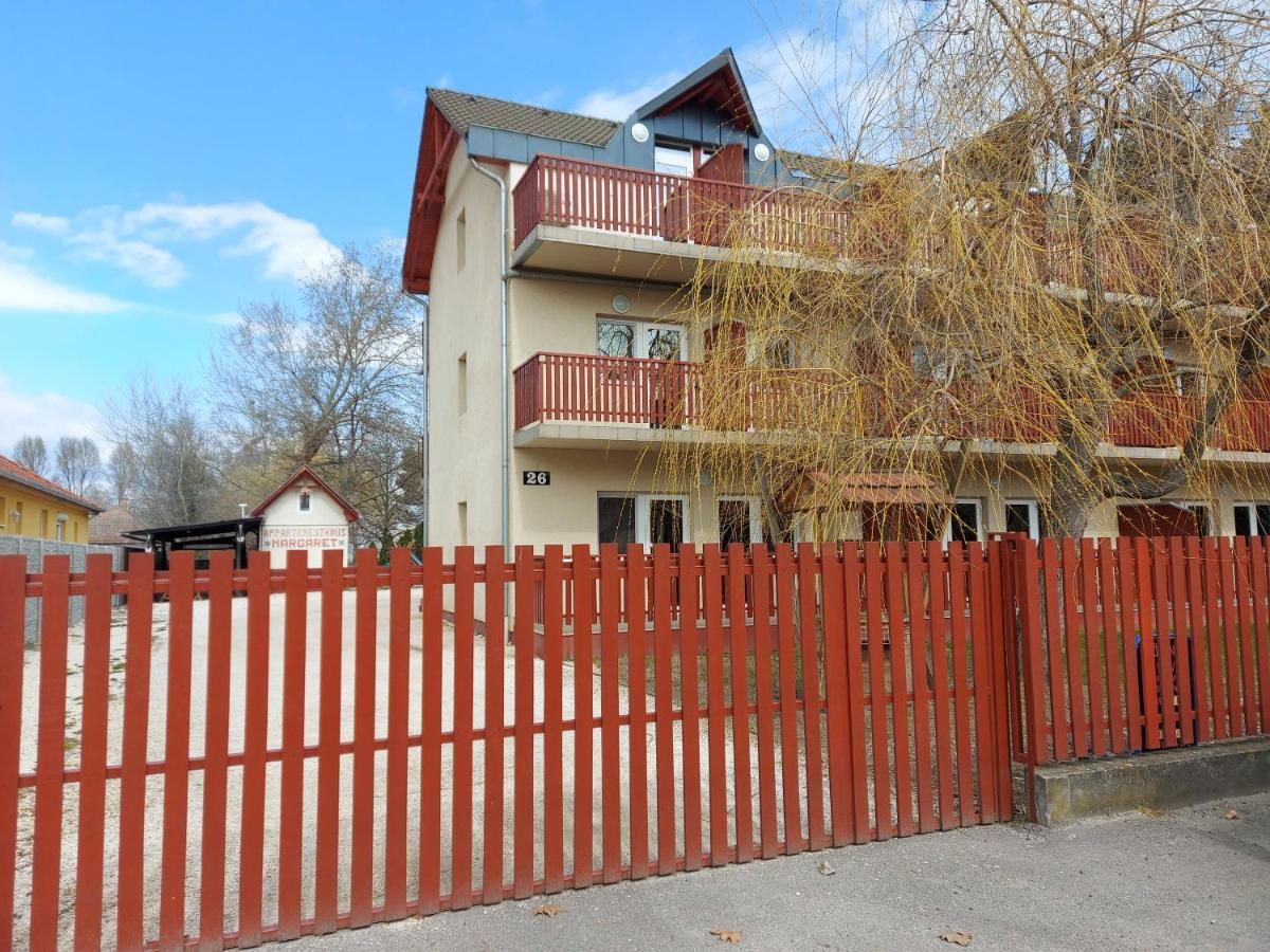 Margaréta Apartmanház Balatonlelle Esterno foto